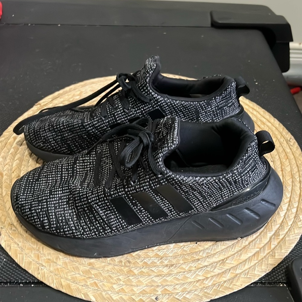 Adidas Kids Youth Sneakers Size 4